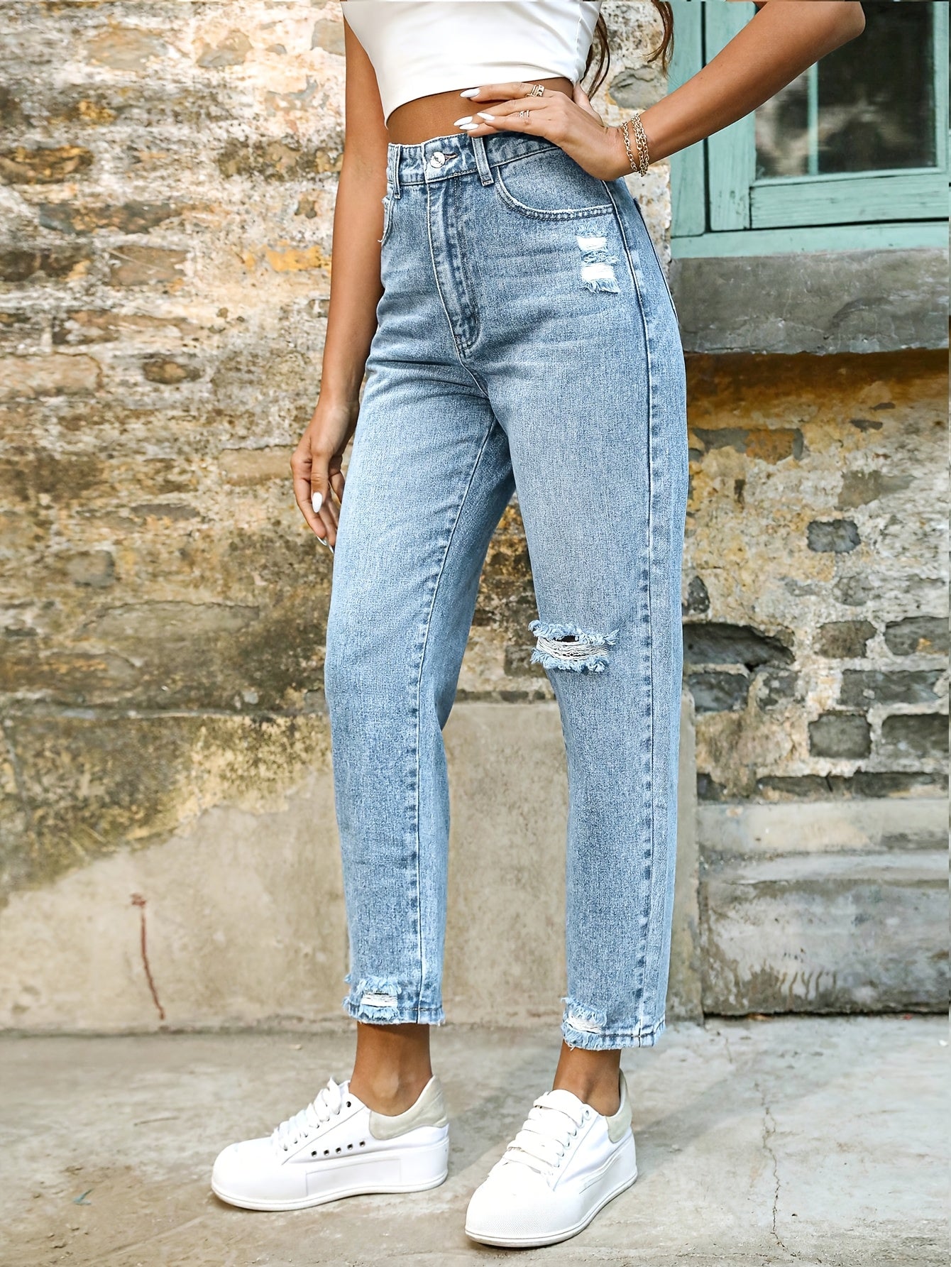 Effortless Blue Relaxed Mom Jeans for Women with High Waist Distressed Tapered Leg
