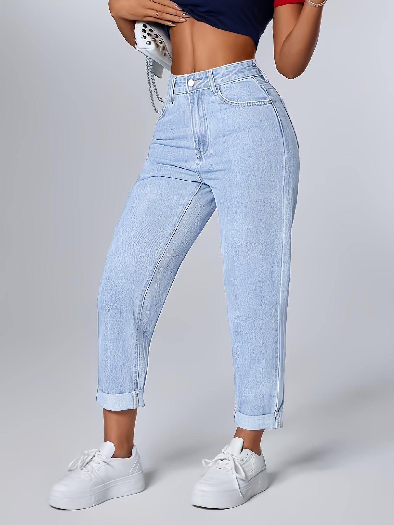 Effortless Light Blue Relaxed Mom Jeans for Women with High Waist Tapered Cuffed Hem