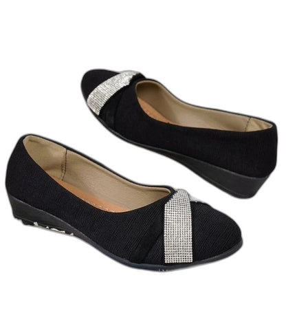 Comfortable Flats for Women with Closed Toe Studded Casual Style