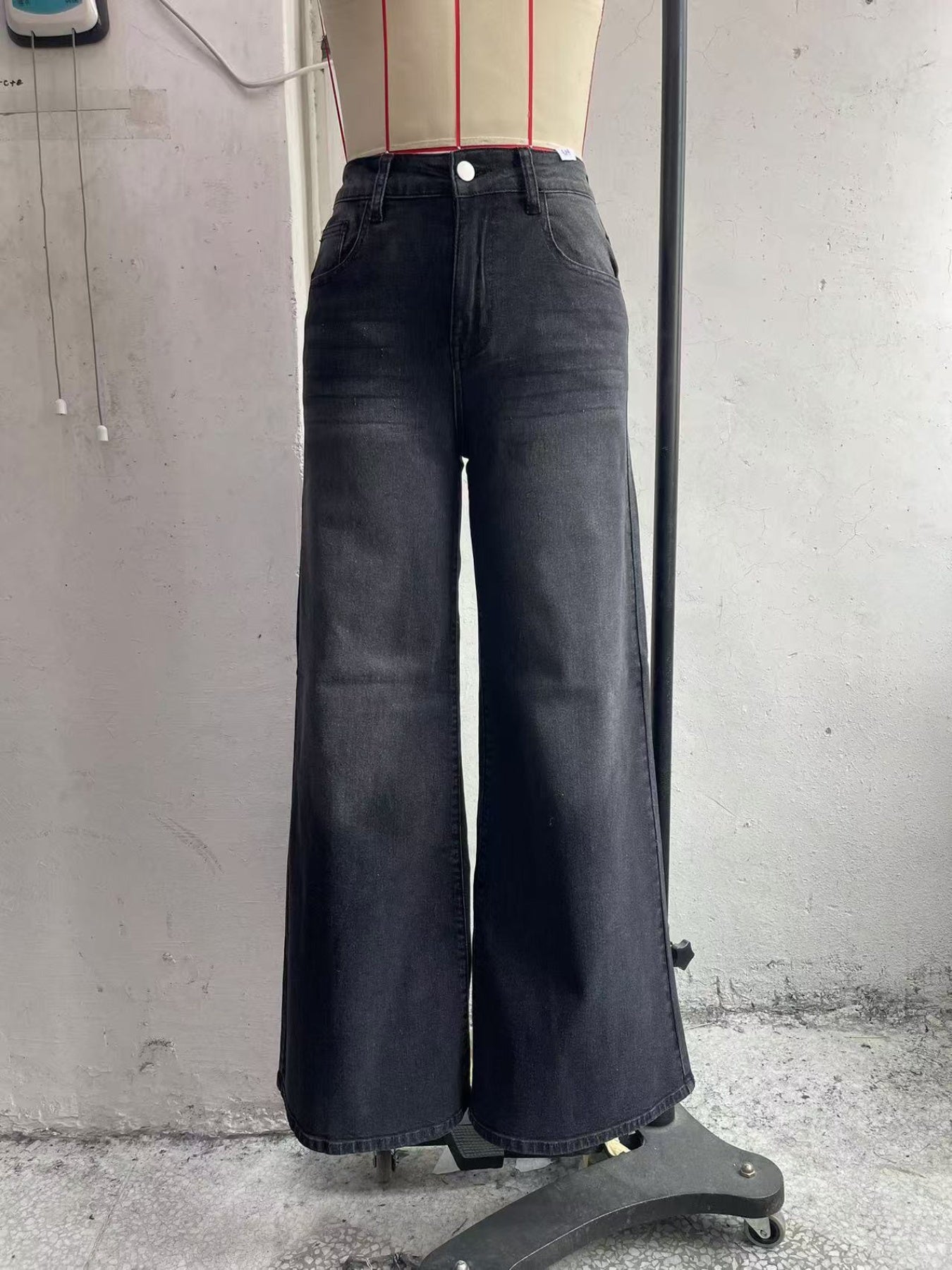 Effortless Relaxed Blue Wide Leg Jeans for Women with High Waist Flowing Style