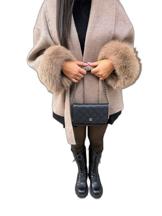 Effortless Beige Knit Coat for Women with Long Sleeve Oversized Fur Lined Casual Style