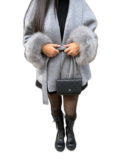 Effortless Beige Knit Coat for Women with Long Sleeve Oversized Fur Lined Casual Style