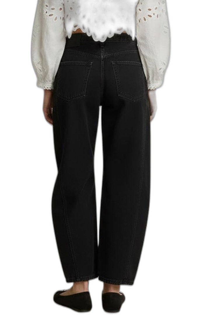 Effortless Black Denim Jeans for Women with Cropped Straight Leg Pockets Casual Style