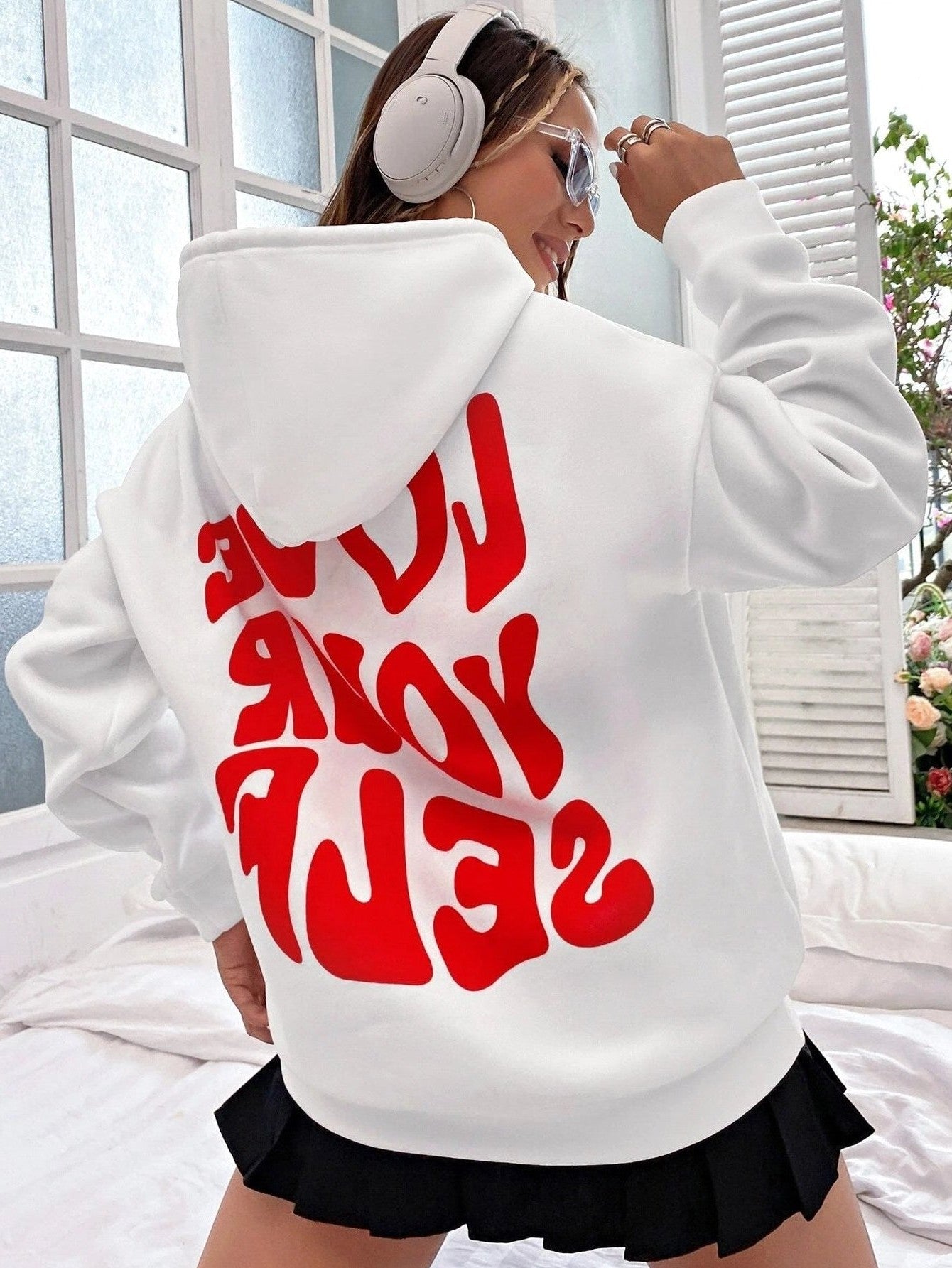 Effortless Black Knit Hoodie for Women with Long Sleeve Drawstring Pockets Casual Style