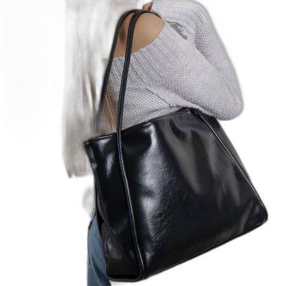 Effortless Black Leather Tote Bag for Women with Casual Style