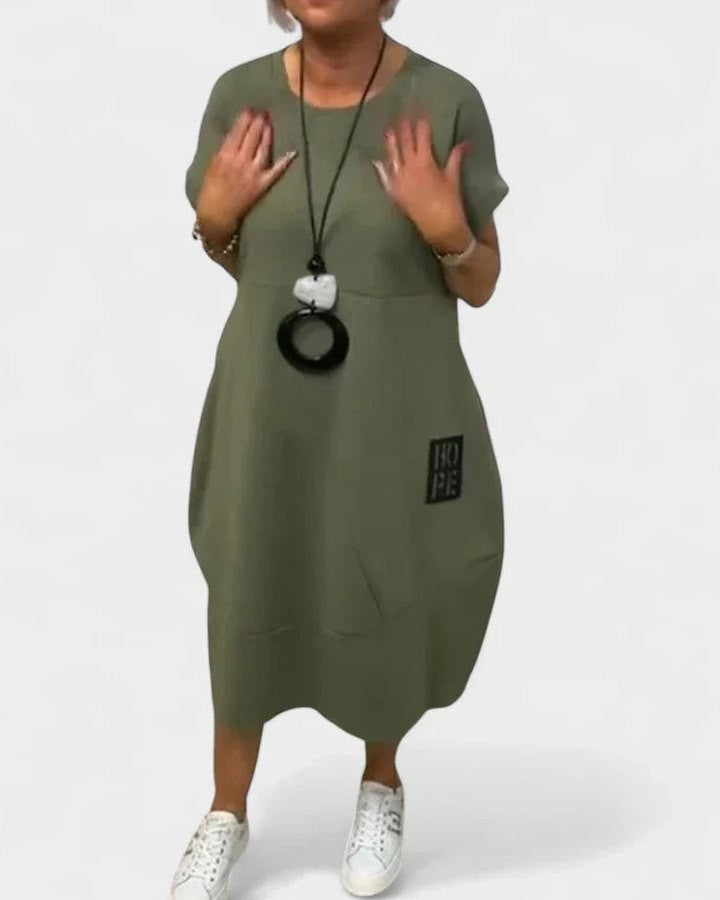 Effortless Black Midi Dress for Women with Crew Neck Short Sleeve Flowing Oversized Pockets Casual Style