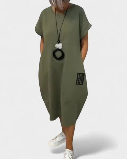 Effortless Black Midi Dress for Women with Crew Neck Short Sleeve Flowing Oversized Pockets Casual Style