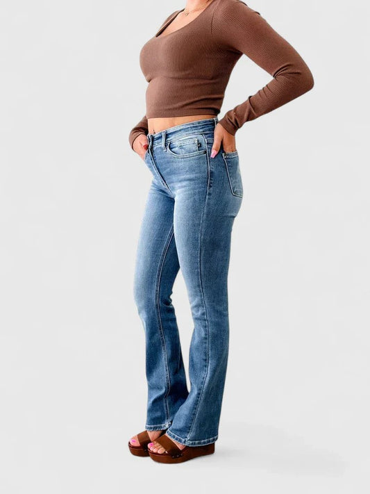 Effortless Blue Denim Jeans for Women with Straight Leg Casual Style