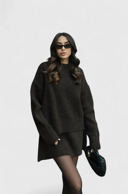 Effortless Brown Knit Sweater for Women with Crew Neck Long Sleeve Oversized Casual Style