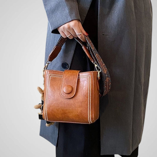 Effortless Brown Leather Crossbody Bag for Women with Casual Style