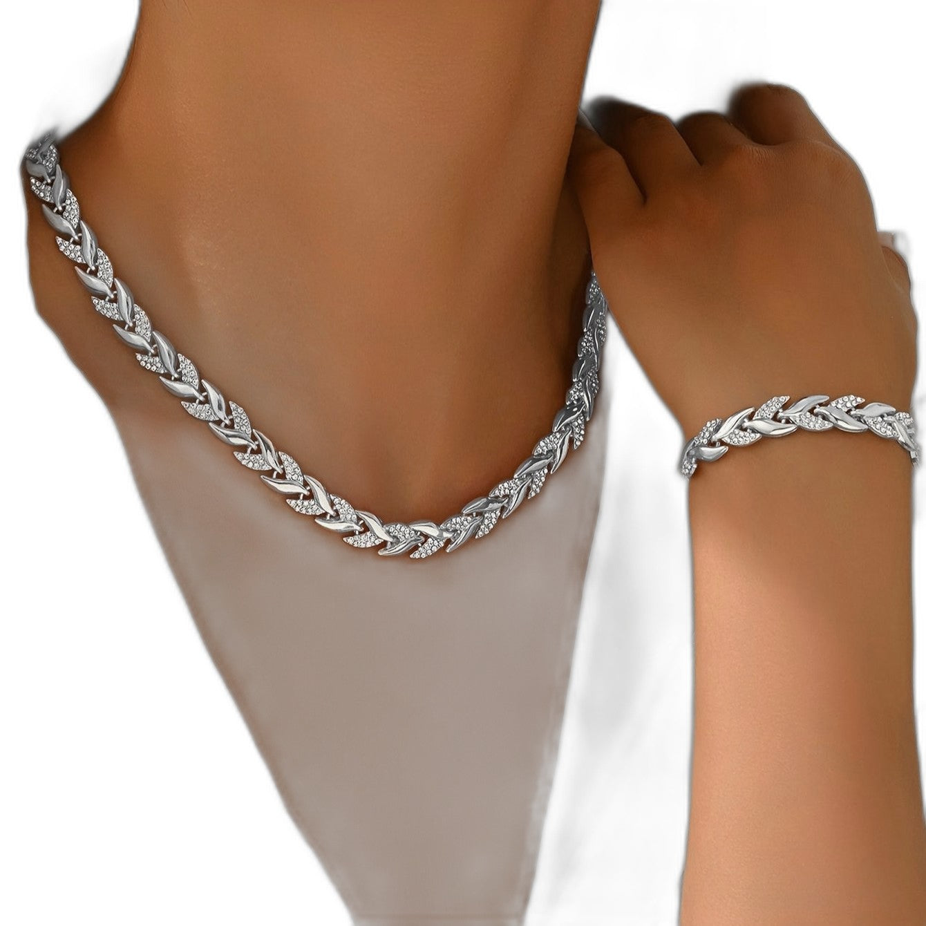 Effortless Gold Necklace for Women with Rhinestone Casual Style