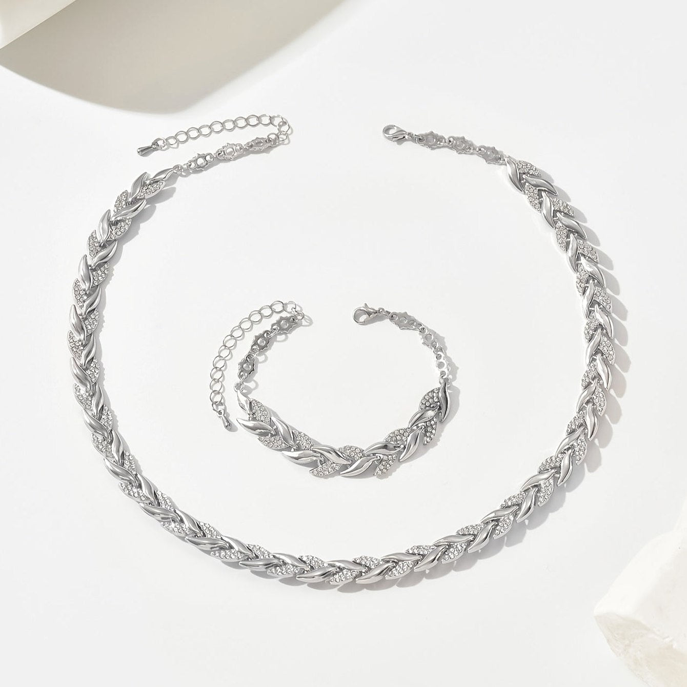 Effortless Gold Necklace for Women with Rhinestone Casual Style