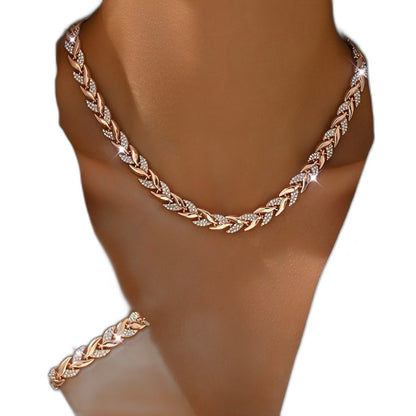 Effortless Gold Necklace for Women with Rhinestone Casual Style