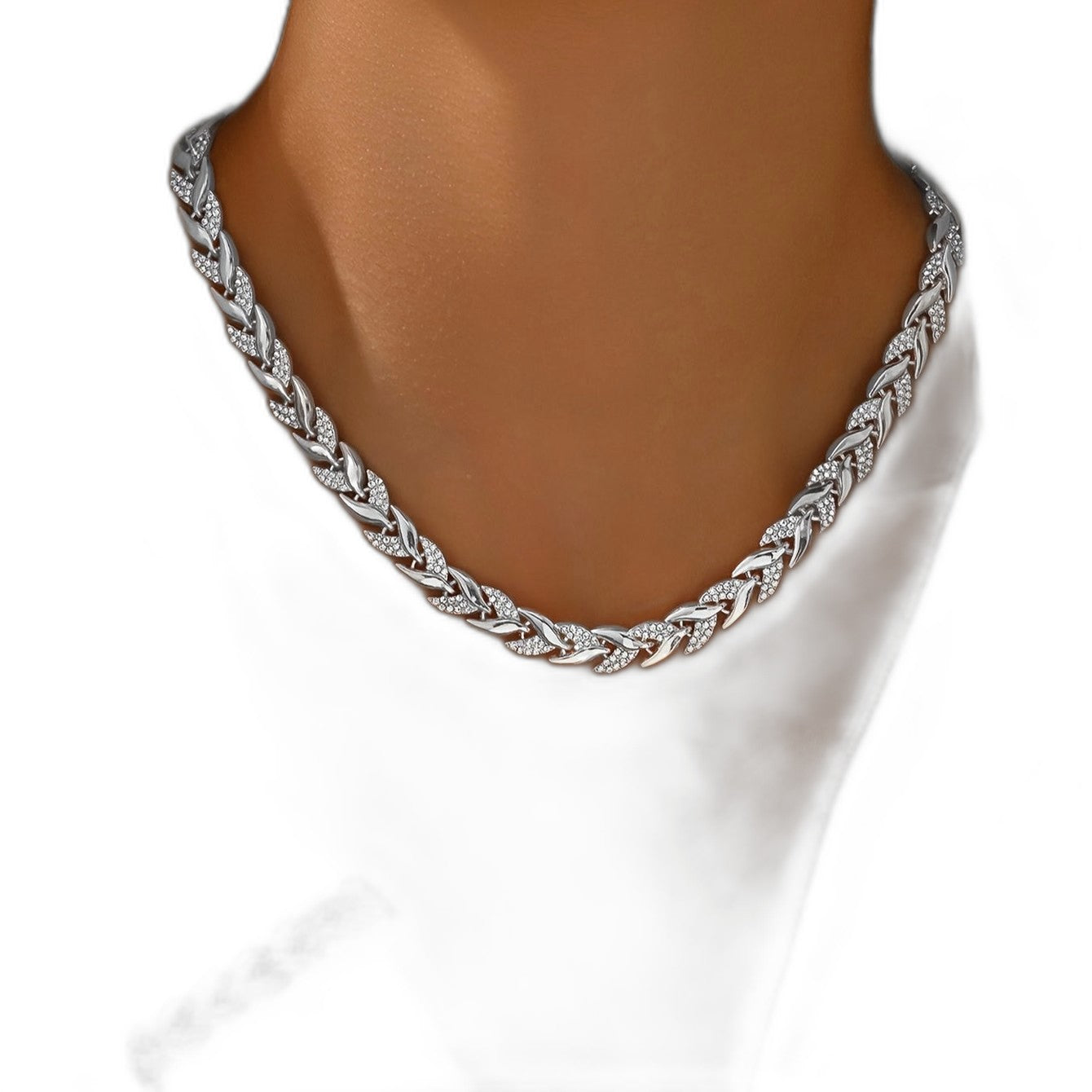 Effortless Gold Necklace for Women with Rhinestone Casual Style