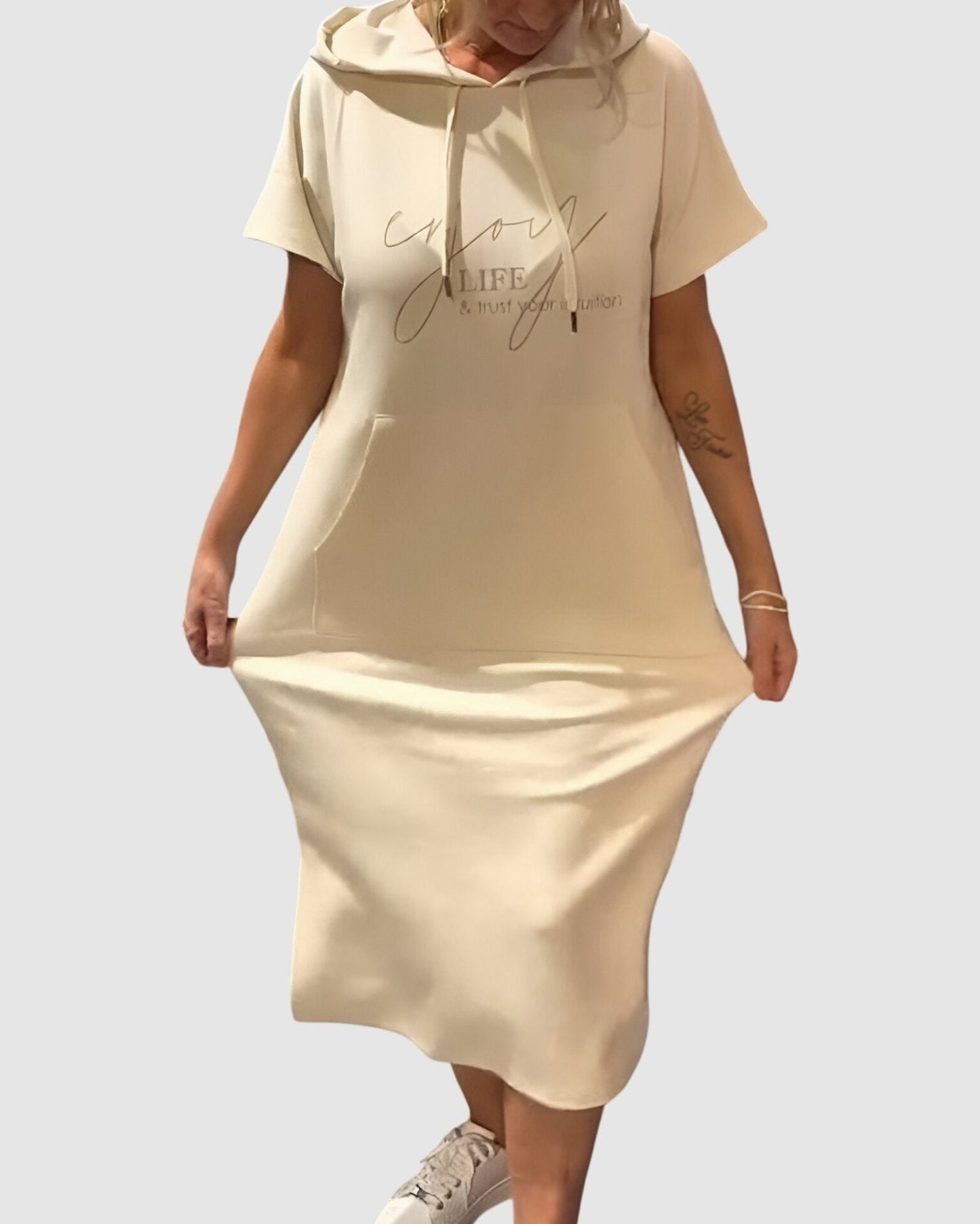 Effortless Midi Dress for Women with Crew Neck Short Sleeve Pockets Casual Style