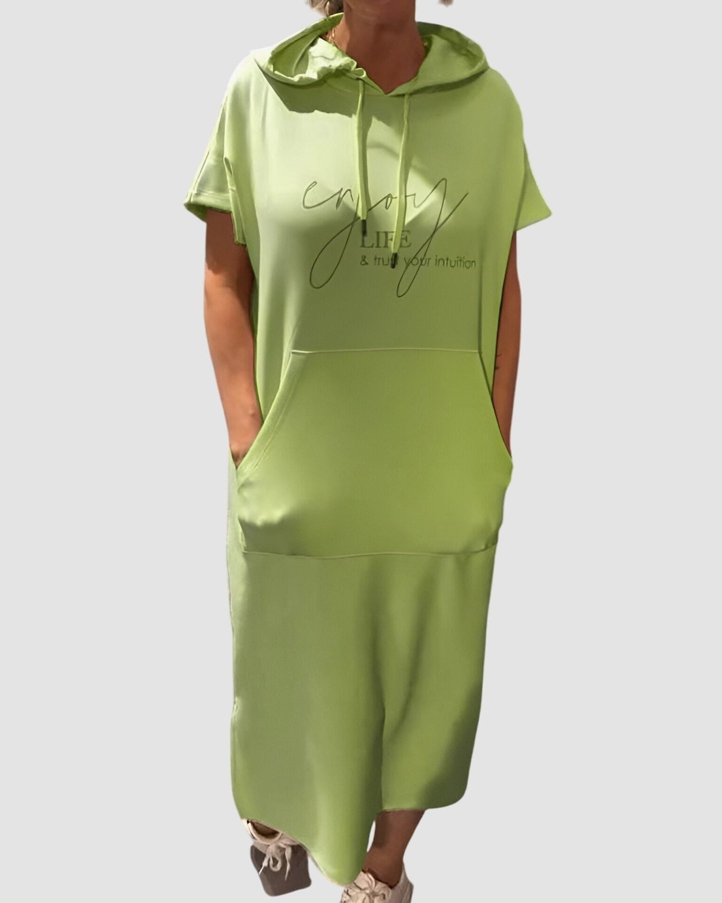 Effortless Midi Dress for Women with Crew Neck Short Sleeve Pockets Casual Style