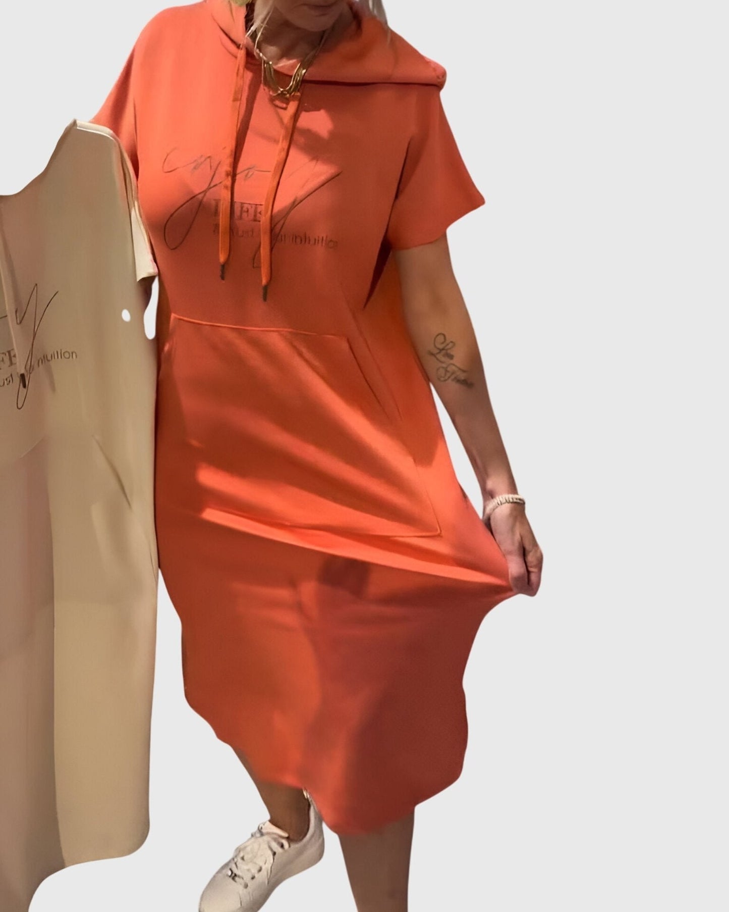 Effortless Midi Dress for Women with Crew Neck Short Sleeve Pockets Casual Style