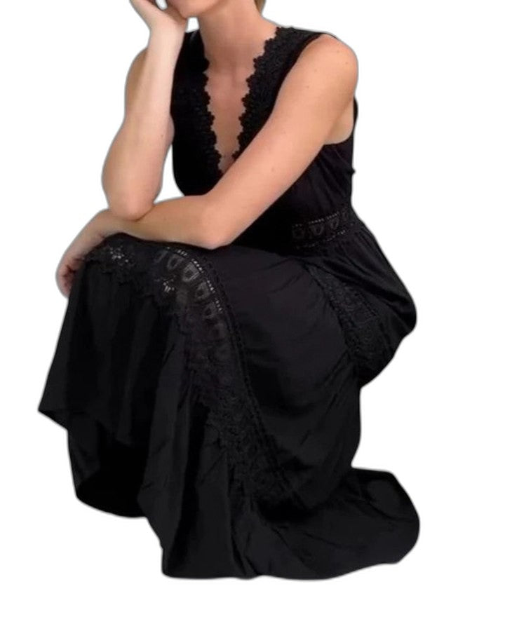 Elegant White Lace Maxi Dress for Women with V Neck Sleeveless Tiered Flowing Vacation Style