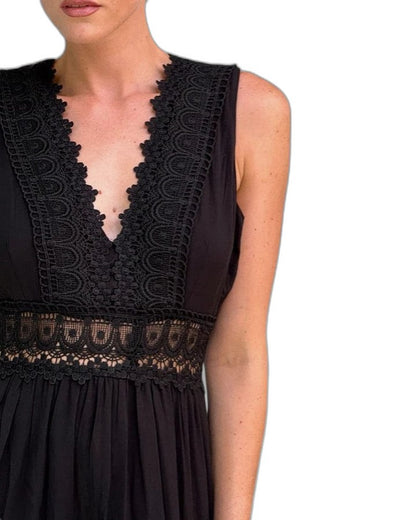 Elegant White Lace Maxi Dress for Women with V Neck Sleeveless Tiered Flowing Vacation Style